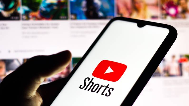 how does youtube shorts work