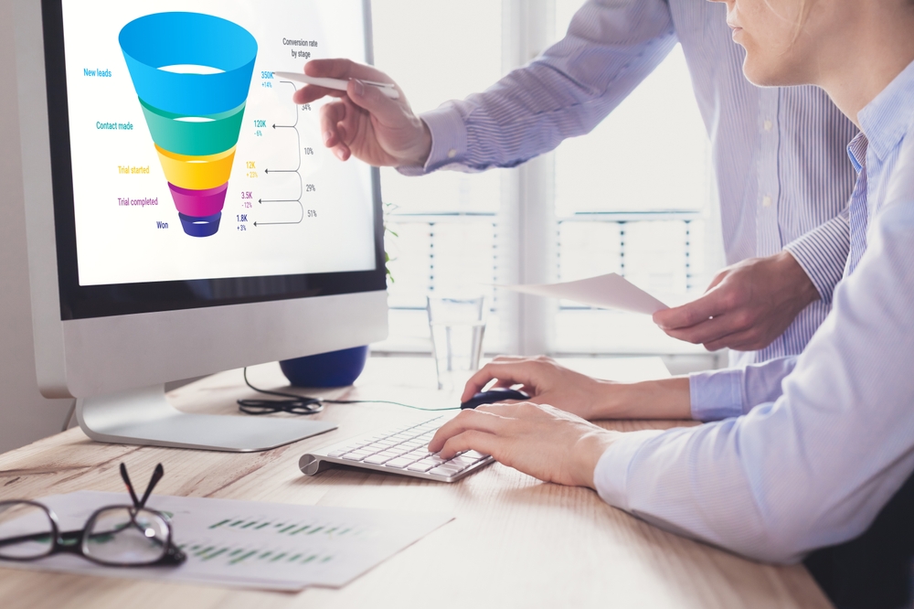 Marketing funnel and data analytics used by a team of sales consultant