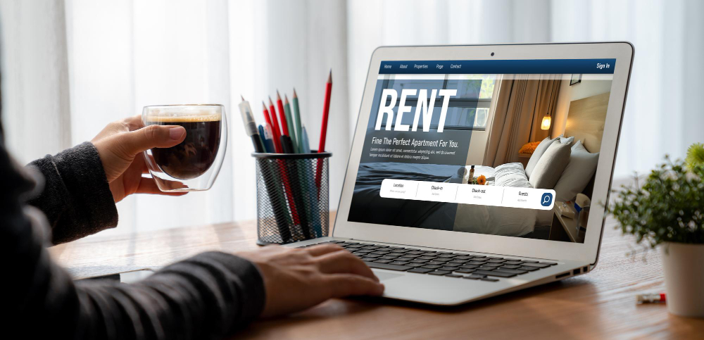 Online real estate rental search snugly on computer