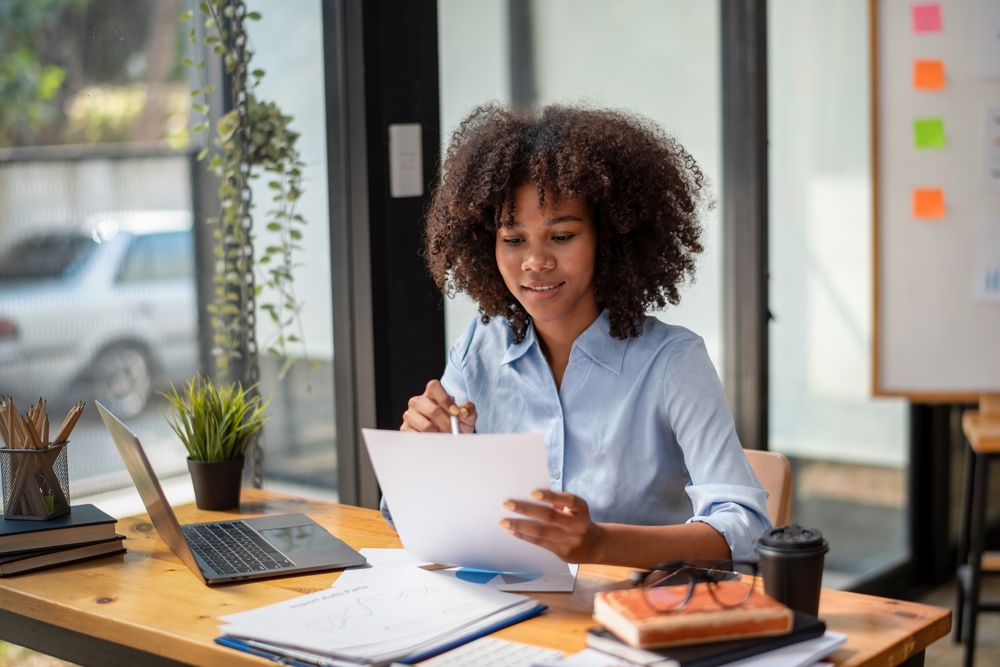 black woman working hard, work happily, Check the document work
