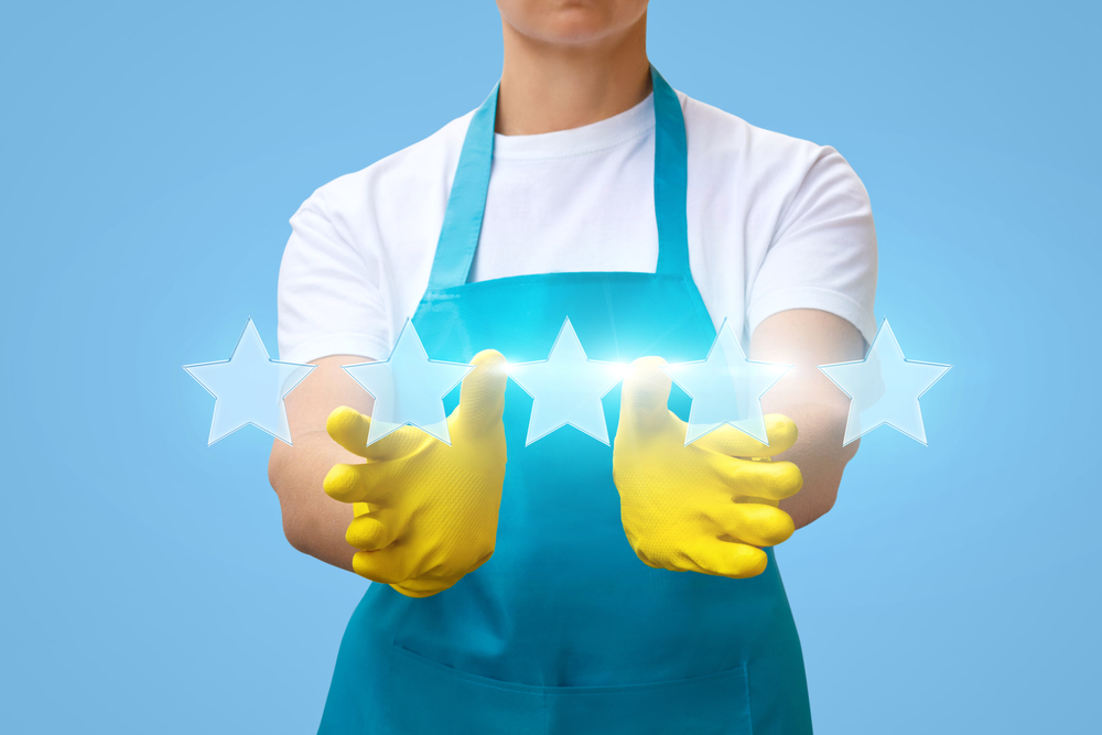 Cleaning lady shows the rating of five stars on a blue background.