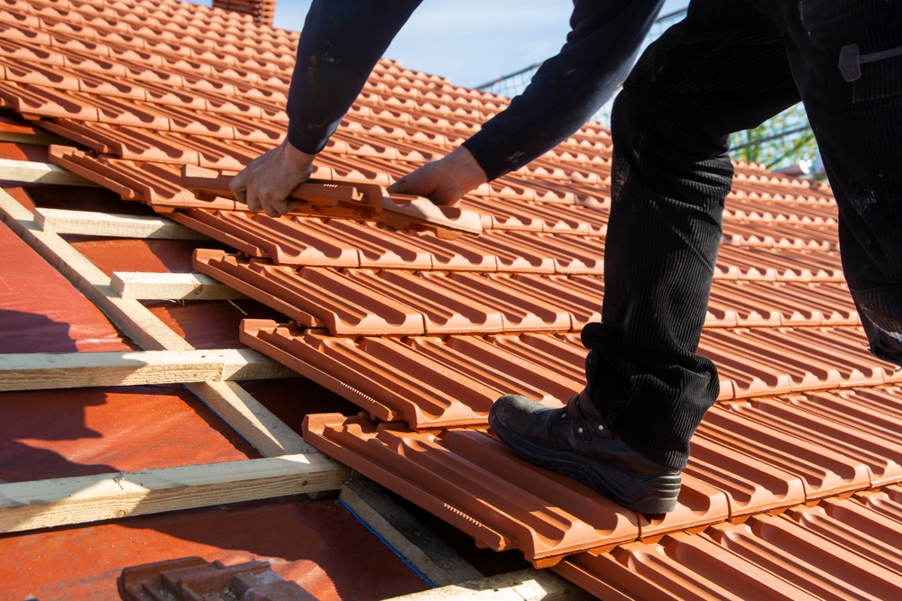 Roofing work, new covering of a tiled roof